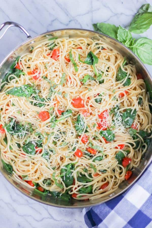 ONE POT PASTA WITH FRESH TOMATOES AND SPINACH | CHEF NEXT DOOR