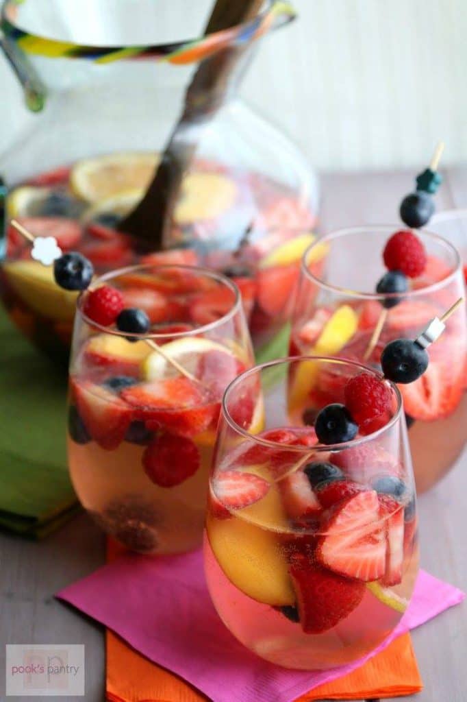 ROSE SANGRIA WITH SUMMER FRUITS | POOK'S PANTRY